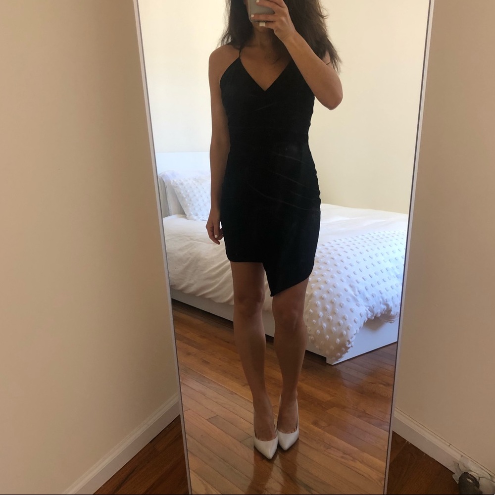 Sunset & Spring Black Velvet Bodycon Dress - Picture 3 of 8